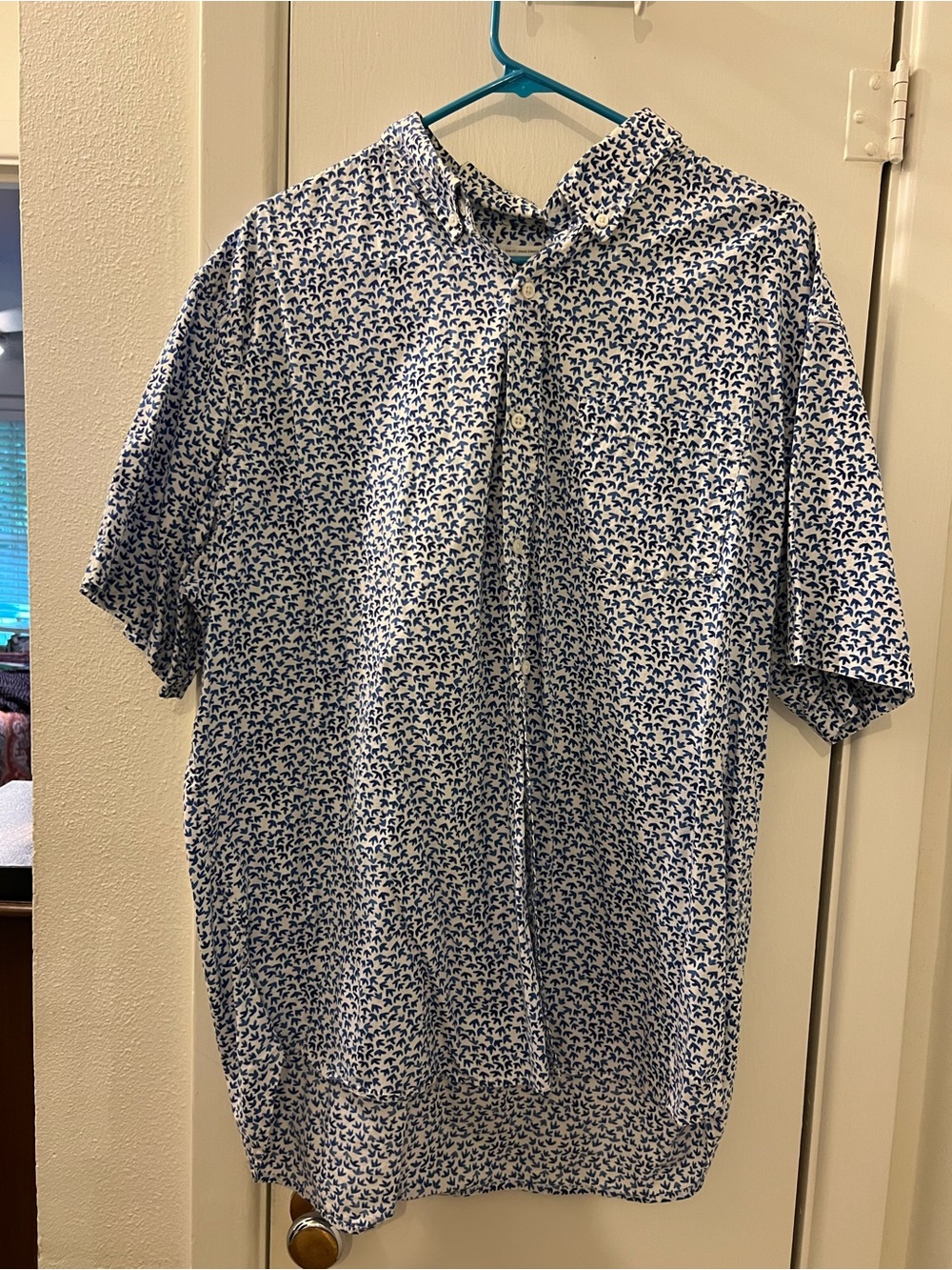 Old Navy White & Blue Short-Sleeve Button-Down Shirt